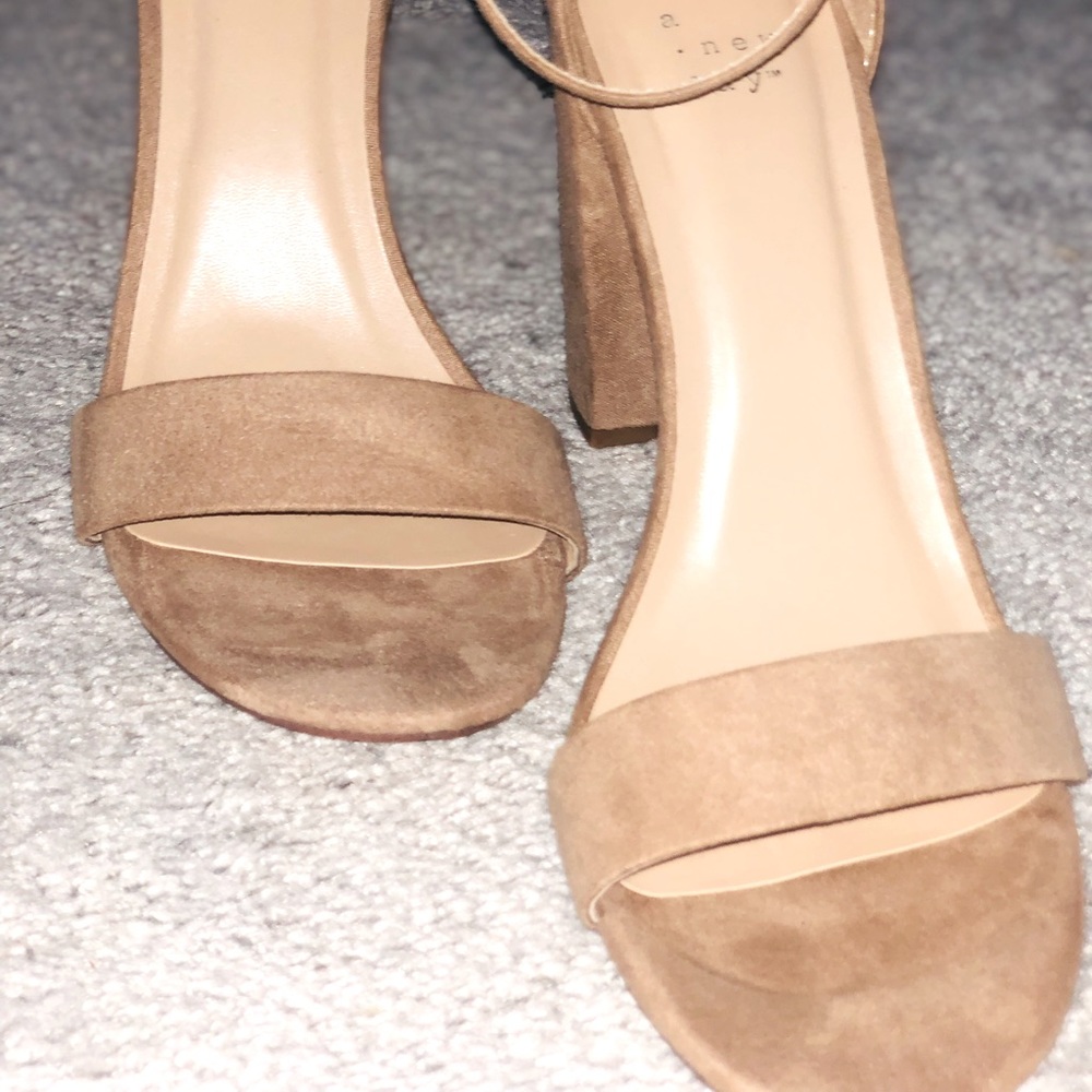 Nude Heels - size 7